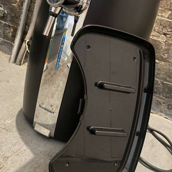 KRUPS B100 BeerTender with Heineken Draught Keg Technology - Black - Picture 8 of 15